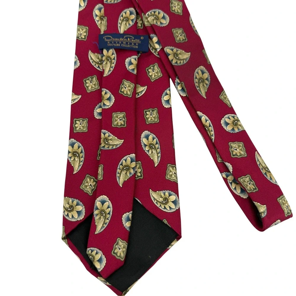 Vtg Oscar de la Renta Couture Collection Silk Tie Burgundy Paisley Medallion USA